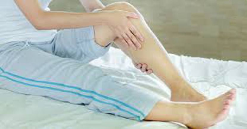 抽脂后不穿塑身衣 车展女模惨成凹凸不平橘皮腿