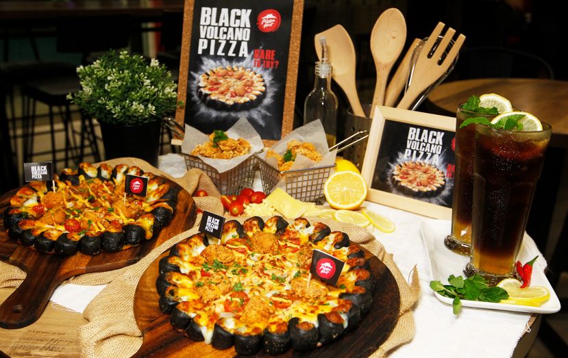 有PIZZA HUT BLACK VOLCANO PIZZA  年终聚会超有型