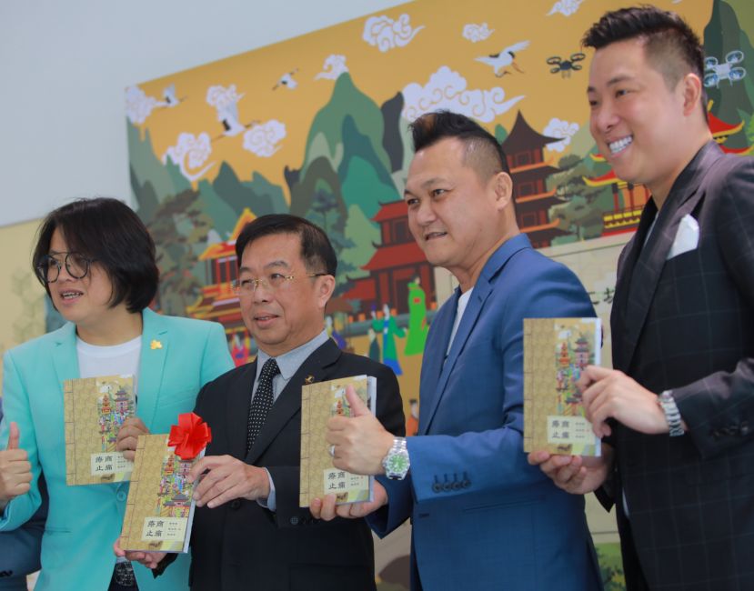 JIANGLAB 以36小时最长不间断的直播商业演说  创下大马纪录大全推介 合著书《疗商止痛》