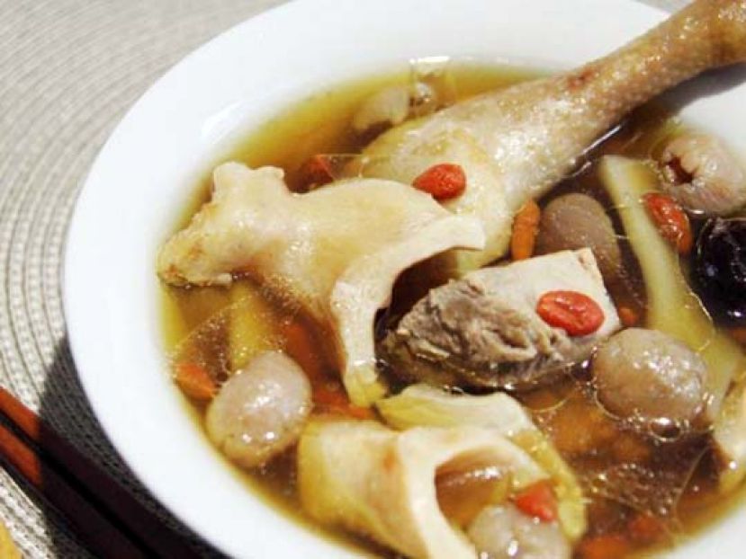 图示：中医认为花胶具有药用功效，不仅滋阴补肾、养血补气，还有助手术后伤口复原。