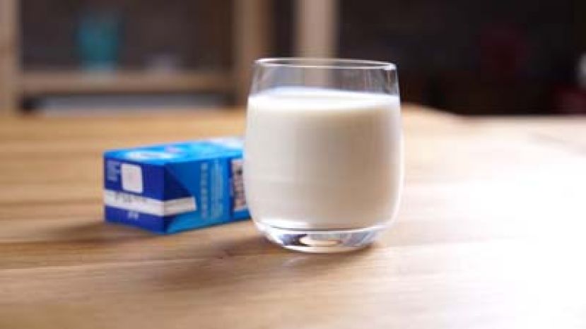 图示：鲜奶是很好的补胃食物。