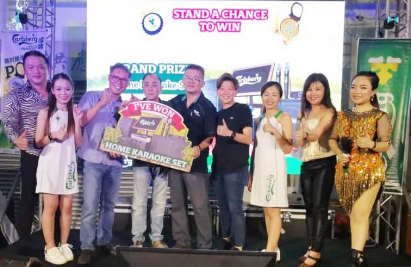 来自古晋的幸运儿Anthony Tan在Carlsberg与Carlsberg顺啤&ldquo;即POP即赢&rdquo;活动中赢走了一套价值RM10,000家庭卡拉OK音响！