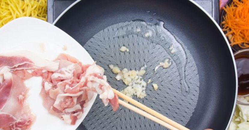 妈妈爱的不沾平底锅 竟含致命陷阱！