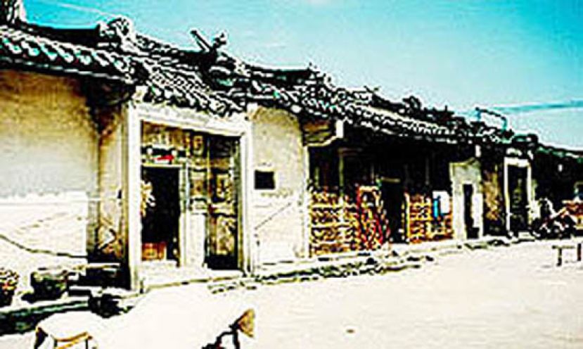 刘建发在古晋经商发迹后，于刘陇乡所盖的刘家庄园一瞥。