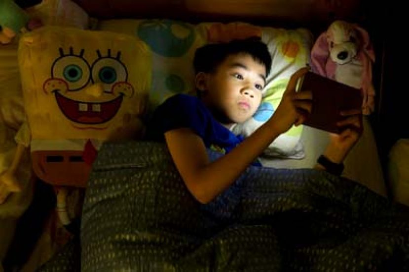 网路成瘾列疾病 晚睡、拒学恐是警讯