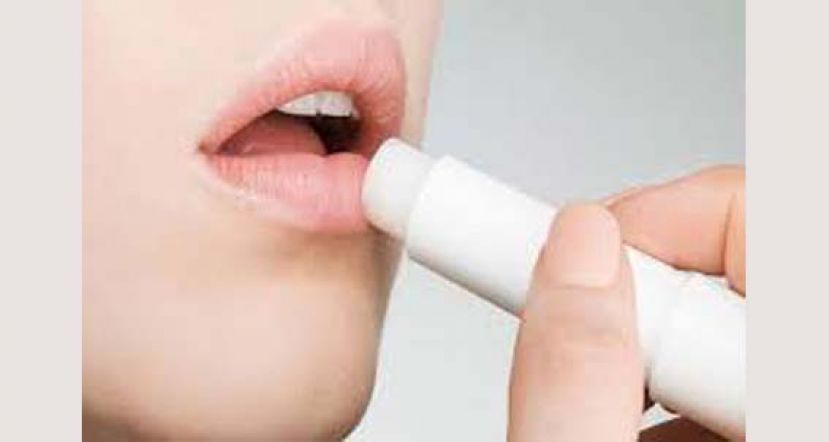 护唇膏可能让嘴唇更干裂？