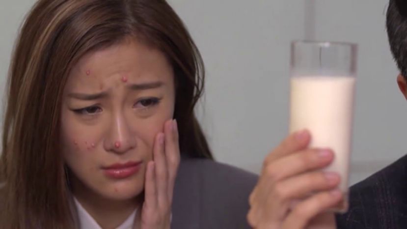 血糖升得快令皮脂腺活跃 吃饭喝低脂奶易爆疮