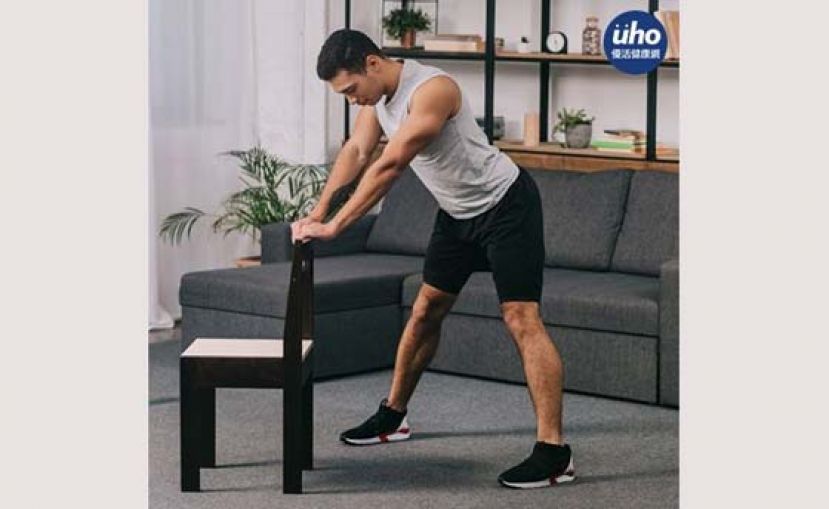 一张靠背椅　在家也能练肌力OK操