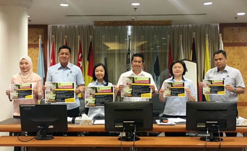 &ldquo;你眼中的古晋2.0&rdquo;摄影比赛新闻发布会，左3为古晋南市市议员许德婉。