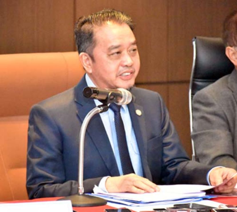 砂经济发展局主席丹斯里阿都阿兹表示，该局的投资在澳洲北部的2个牧场中，每年可饲养5000至7000头的牛，出口清真牛肉。