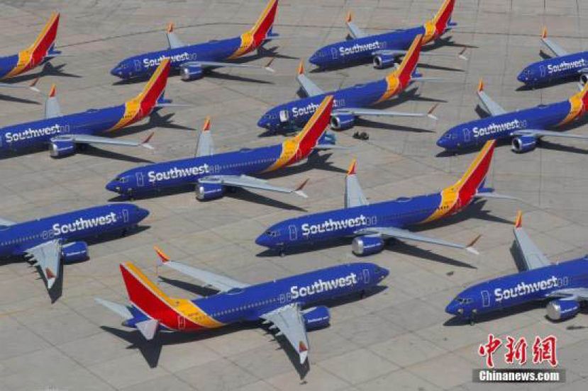美国西南航空公司的波音737 MAX系列飞机停放在号称&ldquo;飞机坟场&rdquo;的维克多维尔机场。