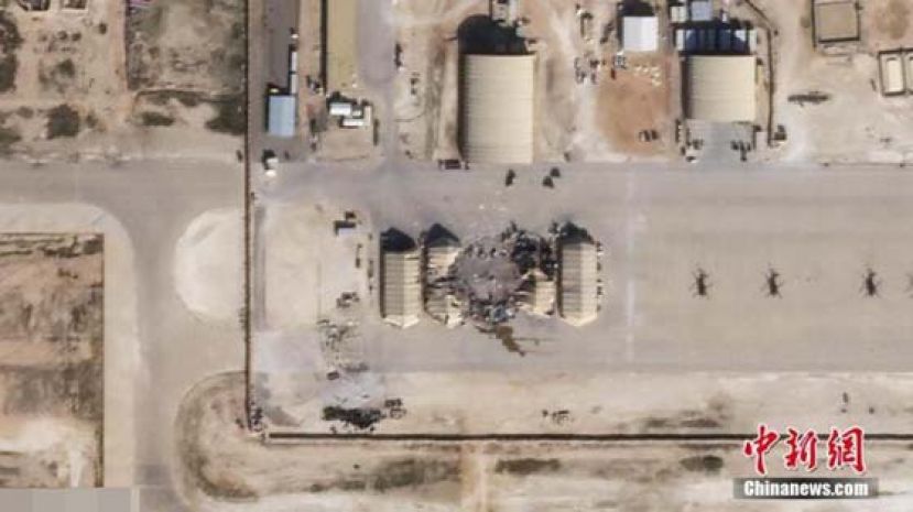 当地时间1月8日，卫星图像显示，伊拉克西部的Ain al-Asad美国空军基地在受到来自伊朗的火箭袭击后部分建筑物明显受损。