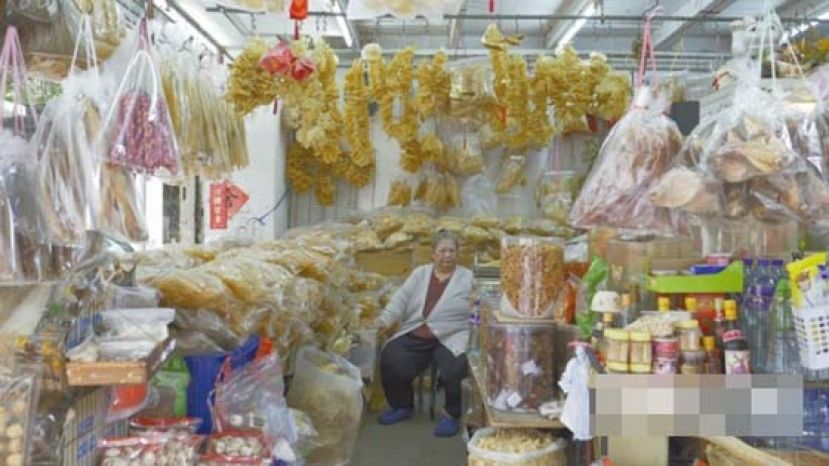 吴都好是花胶店的生招牌，约200磅身形很容易辨认。