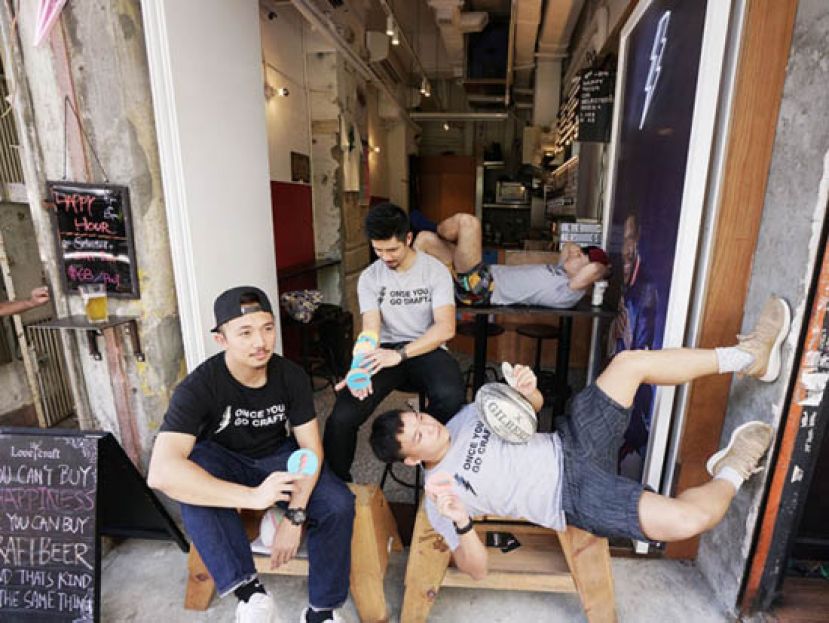 香港最小酒吧自家酿8款本地手工啤 老板：想做街坊酒吧