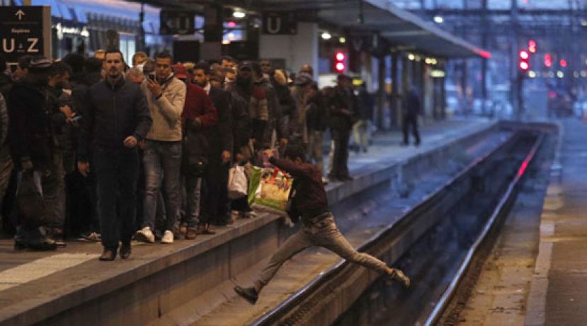 法国多个团体发起大罢工，九成铁路瘫痪、二成航班将取消。