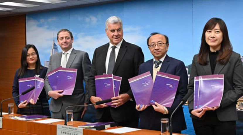 香港法律改革委员会发表《检讨实质的性罪行》报告书。