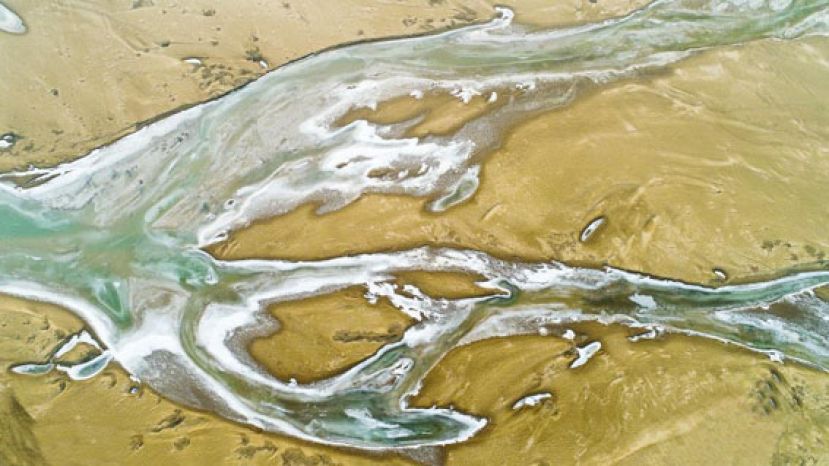 航拍冬日黄河  如大地冰封血脉