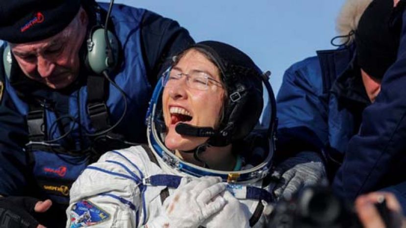 科克降落后非常兴奋。