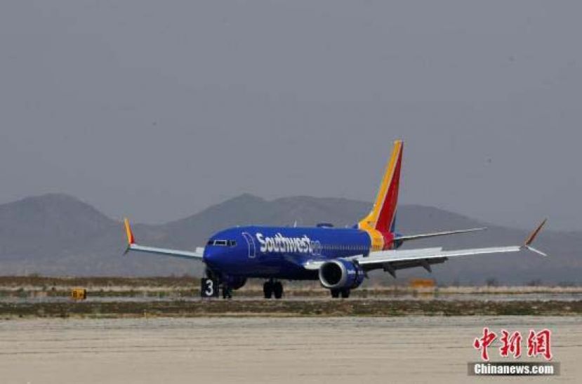 当地时间3月27日，美国西南航空公司的波音737 MAX系列飞机停放在号称&ldquo;飞机坟场&rdquo;的维克多维尔机场。