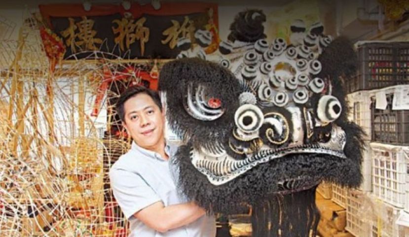 图示：年仅40岁的许嘉雄，已有30多年扎狮头经验。