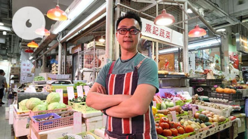 苏海泉在石塘咀街市卖菜六年，去年开始每周都会捐赠食物到区内的社区厨房&ldquo;开台食饭&rdquo;。 