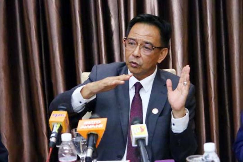 砂旅游、艺术、文化、青年与体育部部长拿督阿都卡林韩沙受访时摄。