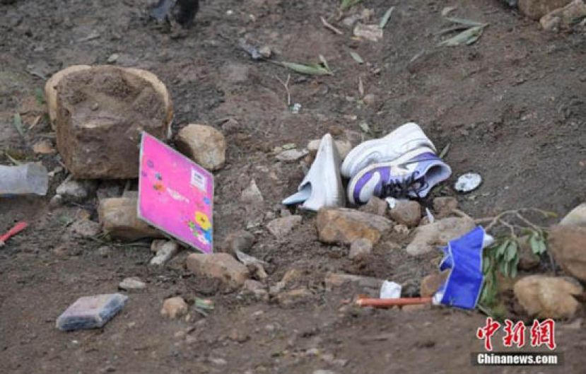 当地时间12月1日，突尼斯北部Ain Snoussi，一辆从首都出发前往山区小镇的公共汽车坠入山谷，造成22人死亡，另有21人受伤。