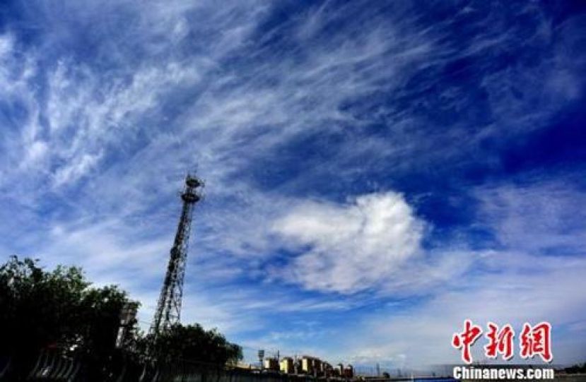 夏至到 广东肇庆出米洞现立竿无影&ldquo;三寸日光&rdquo;。