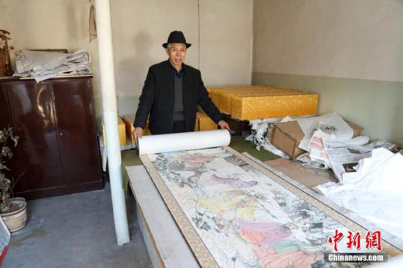 山西代县66岁农民历时8年  彩绘出300米罗汉图长卷