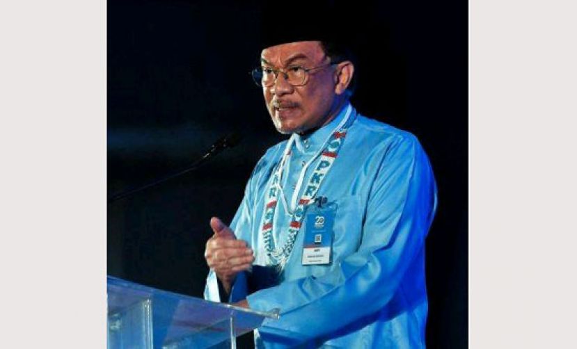 拿督斯里安华在公正党大会上致词。