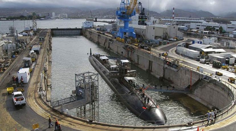 珍珠港海军船坞发生枪击。