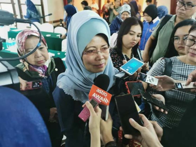 砂福利、社会和谐、妇女、家庭与学前教育发展部部长拿督斯里法蒂玛陈赛明。