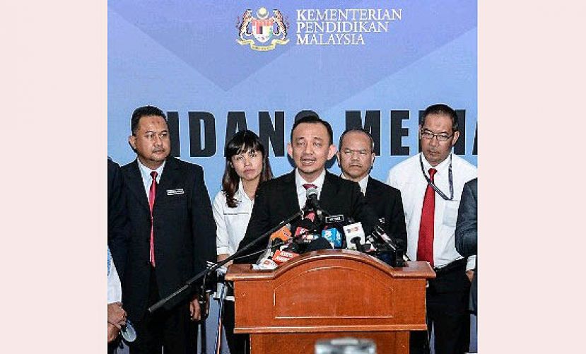 马智礼在教育部官员陪同下，宣布辞去教长职。