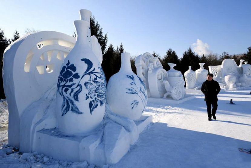 长春打造多座&ldquo;巨无霸&rdquo;雪雕 造型百变巧夺天工