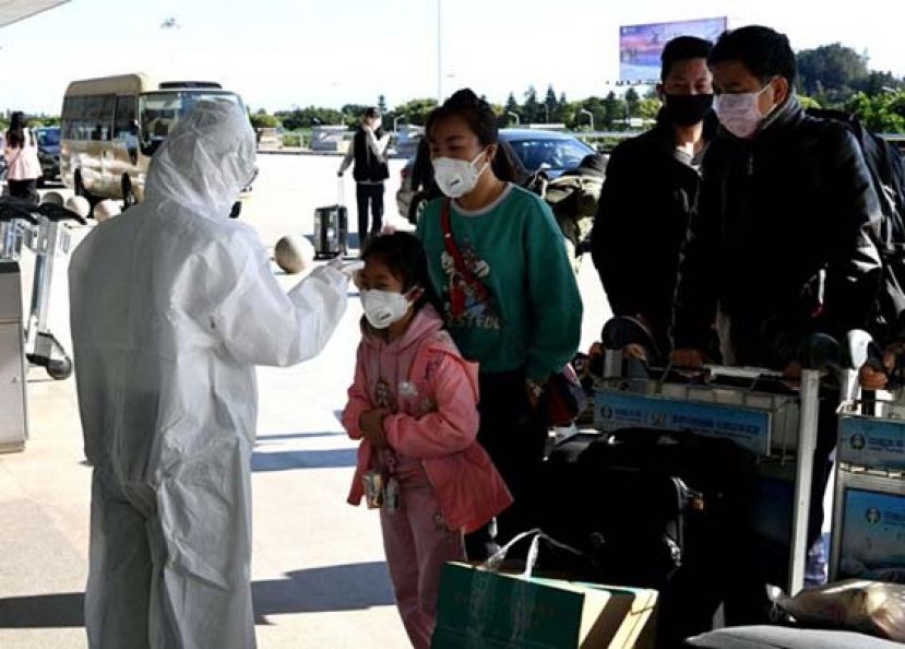 美国政府考虑暂停所有往返中美两地的航班。