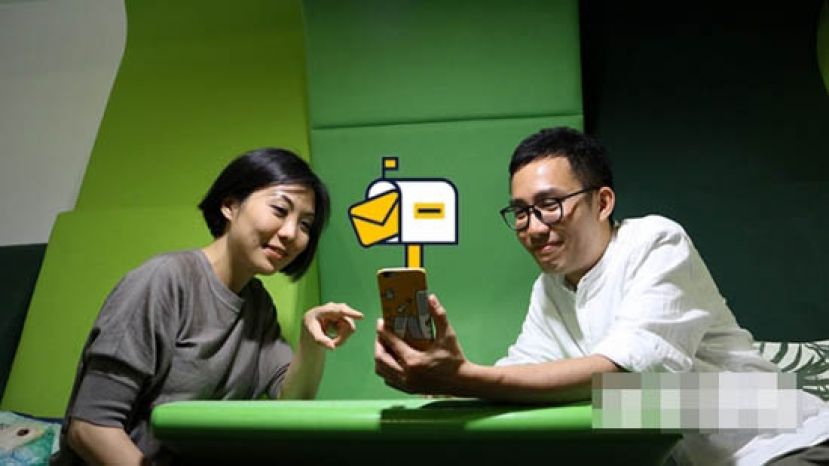 由Kevin（右）及Jojo（左）所开发的交笔友手机应用程式《Slowly》，刚夺得Google Play Awards的Best Breakthrough App奖项。
