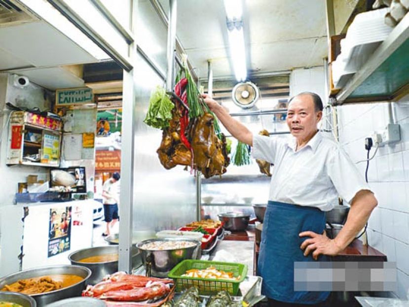 坤哥以前做广东粥为主，后来遇到潮州师傅才学做潮州菜。