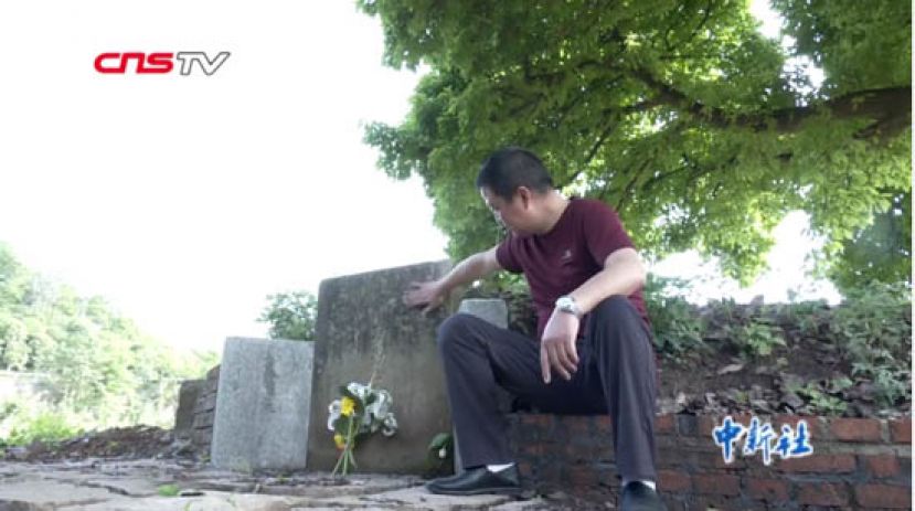 退休民警为警犬战友扫墓25年：岁月流逝 感情不变