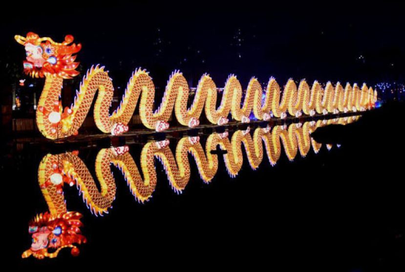 巨型龙灯亮相重庆铜梁首届中华龙灯艺术节