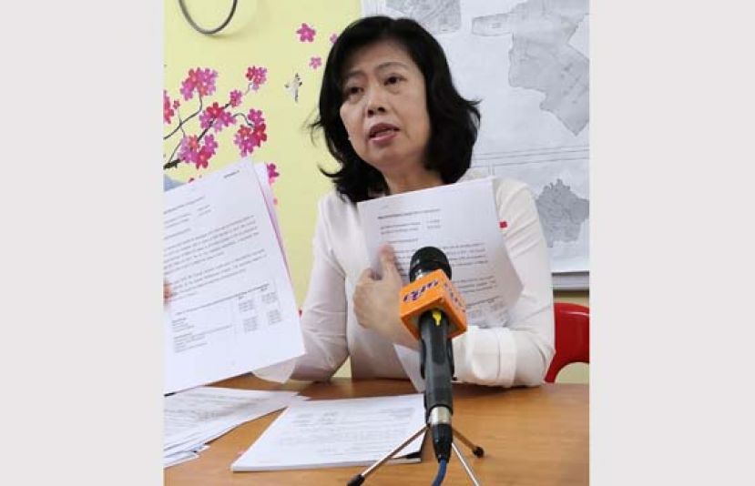 武吉阿瑟区州议员郑爱鸰出示州议会记录，证明自己没有要求关闭森林路垃圾场。