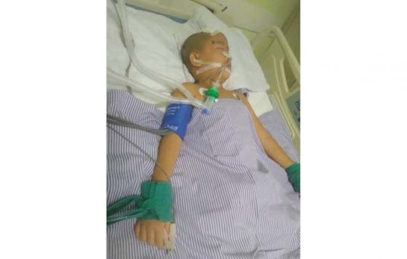 男童顺利完成脑部手术，目前是在重症加强护理病房接受跟进治疗。