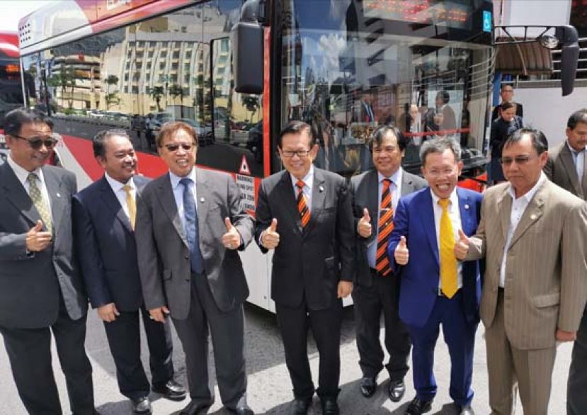 中国佛山订制  三氢气巴士古晋上路了