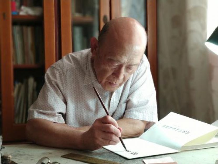 图示：何大齐。