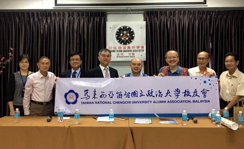  &ldquo;政大之夜&rdquo;新闻发布会，右三；为政大砂拉越联谊会主席黄国维。