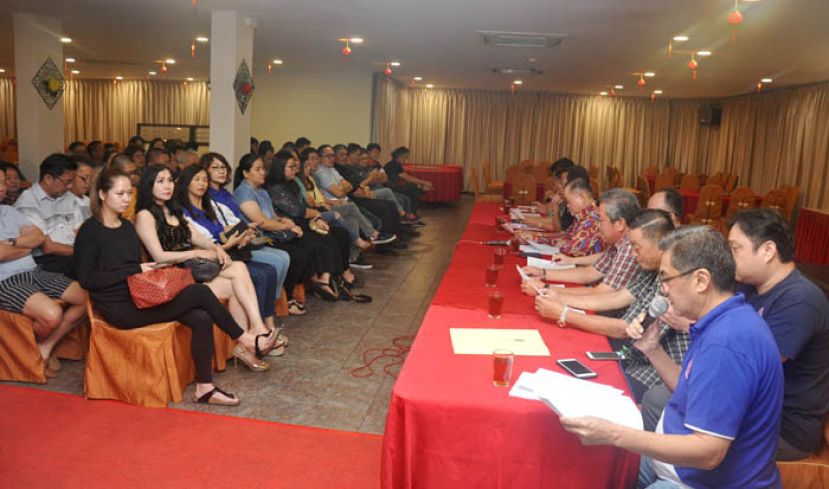 筹备与交流会议进行时摄。