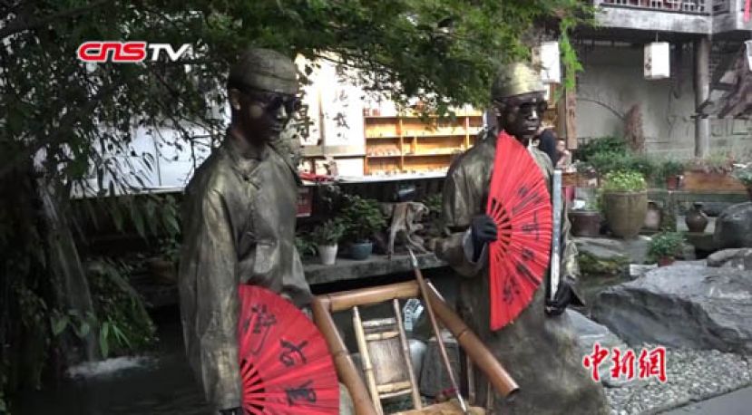 成都锦里&ldquo;铜人&rdquo;罗忠：想把景区的&ldquo;铜人&rdquo; 文化传承下去