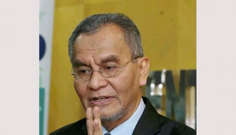 卫生部长拿督斯里祖基菲里。