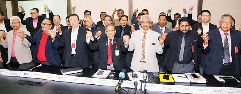 32国内非政府组织出席瓦达穆迪安排的爪夷文课题对话会。