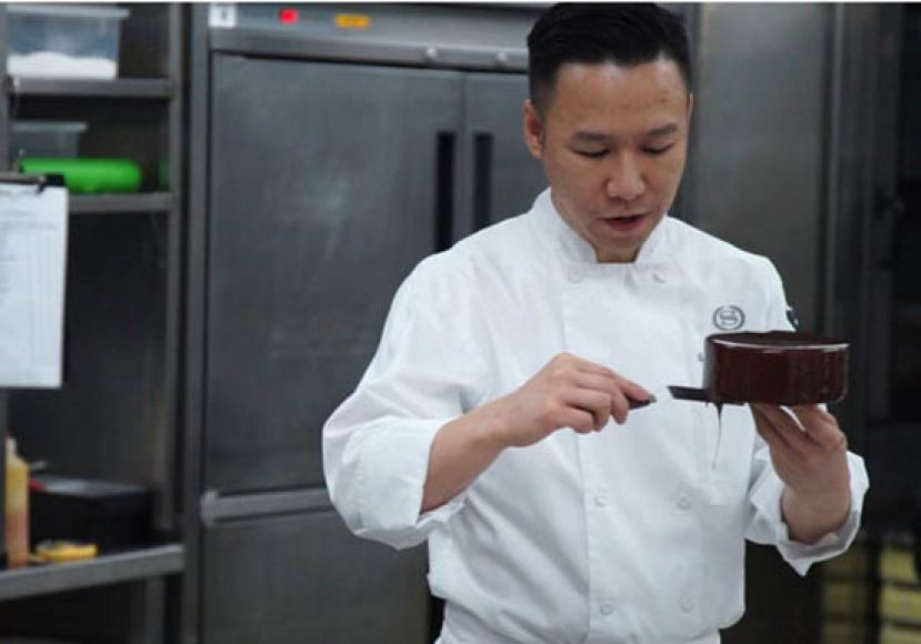 开窍苦练夺餐饮界奥运糕点艺术金牌 废青变饼房总厨