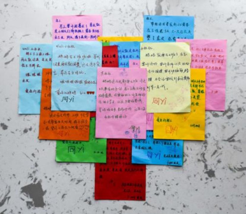 图示：这是薛峰写给儿子壮壮的请假条。